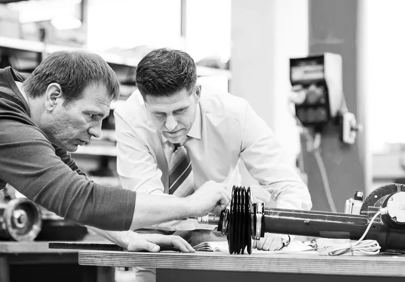 ATP Team — Techniker bei der Arbeit